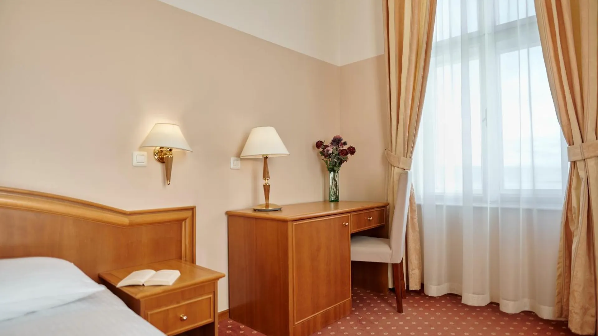 Hotel Laurana 3*,