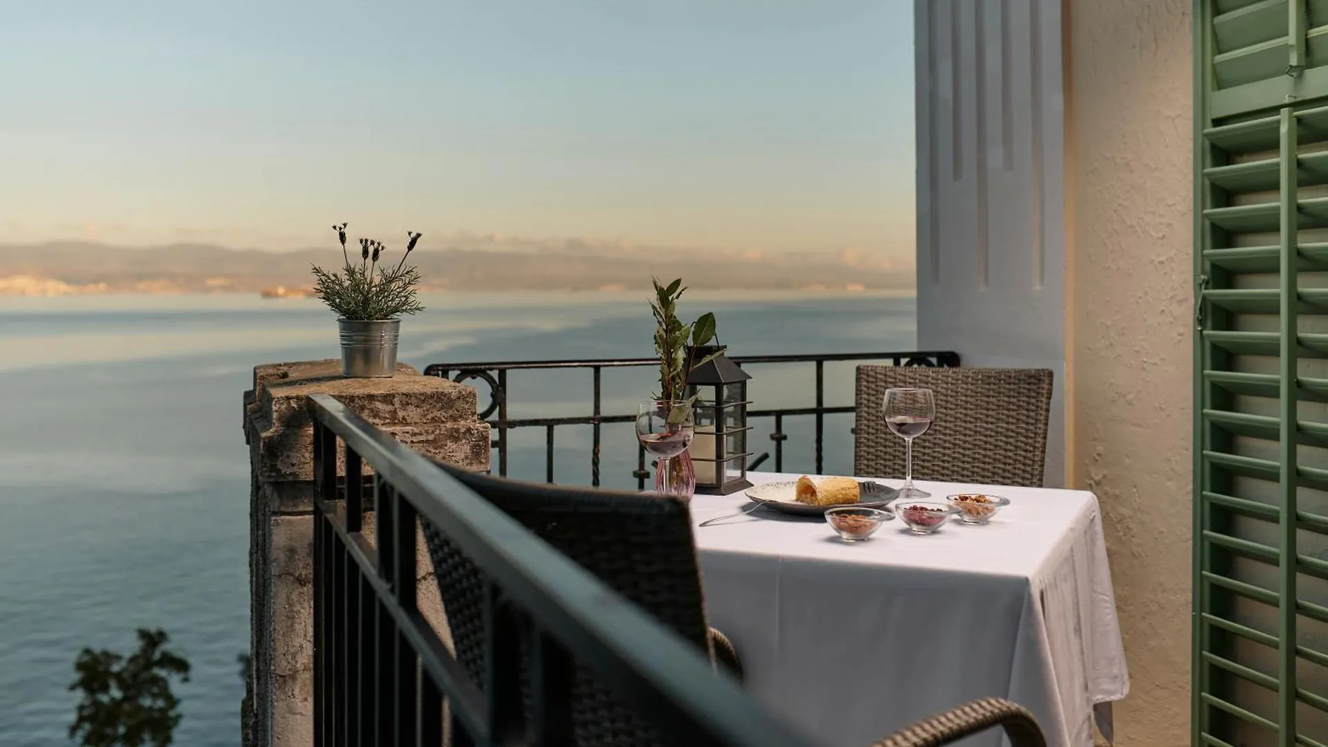Hotel Laurana 3*,  Croazia